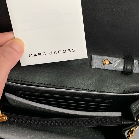 SALE‼️$275 MARC JACOBS EMPIRE CITY LEATHER WALLET - Picture 8 of 8